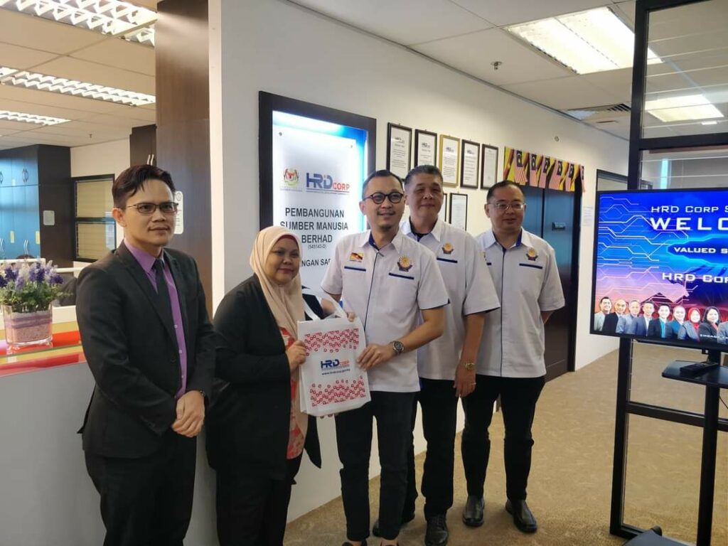 YPNM Sarawak Branch Courtesy visit to Head of Sarawak Region of Human Resources Development Corporation, Sarawak